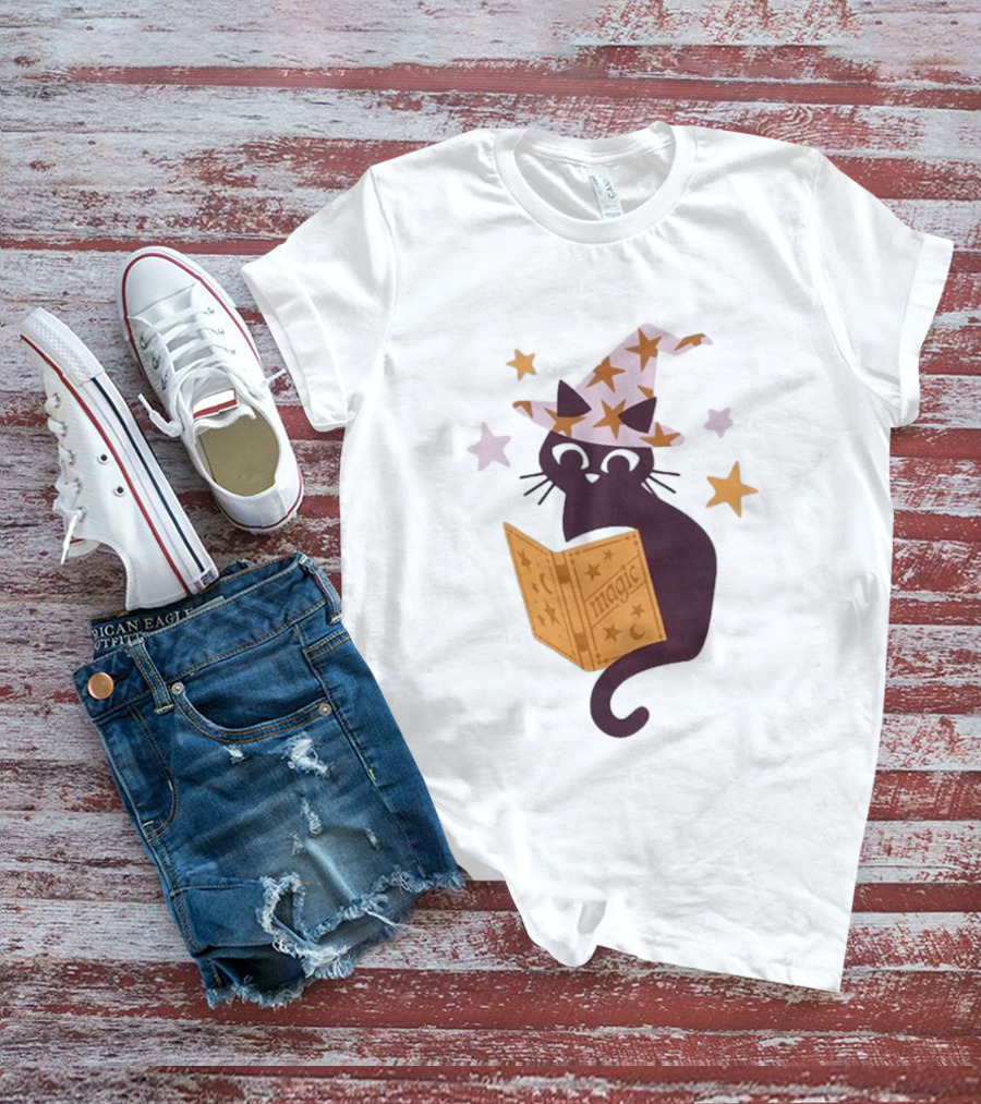 Magic Cat In Witch Hat Reading Spell Book With Stars T-Shirt