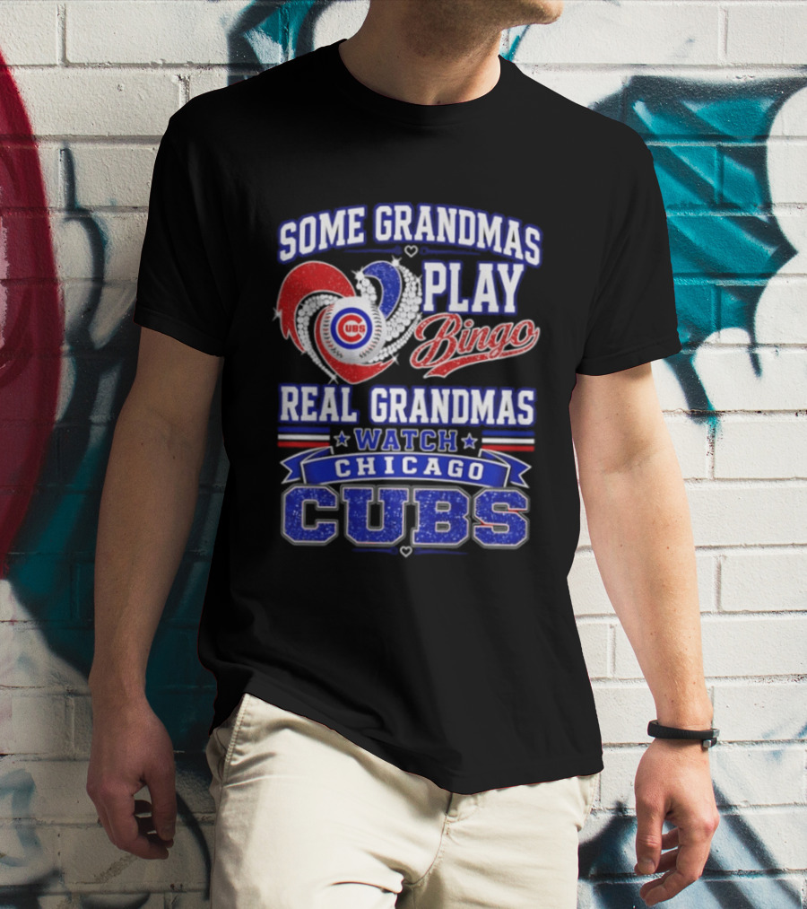 Some Grandmas Play Bingo Real Grandmas Chicago Cubs T-Shirt