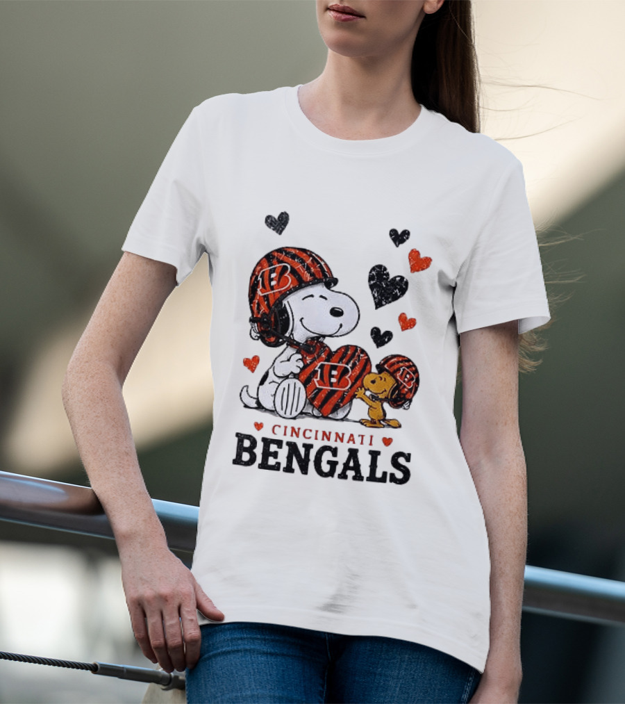 Cincinnati Bengals Peanuts Snoopy And Woodstock Love Hearts T-Shirt