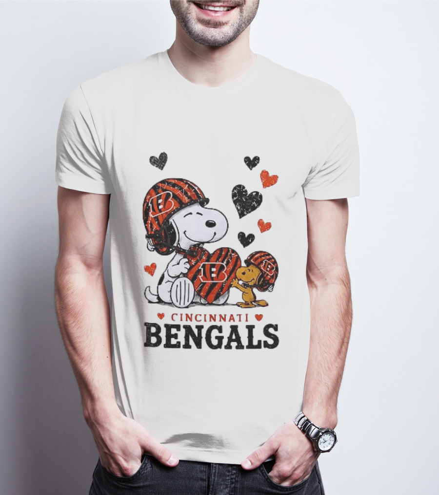 Cincinnati Bengals Peanuts Snoopy And Woodstock Love Hearts T-Shirt