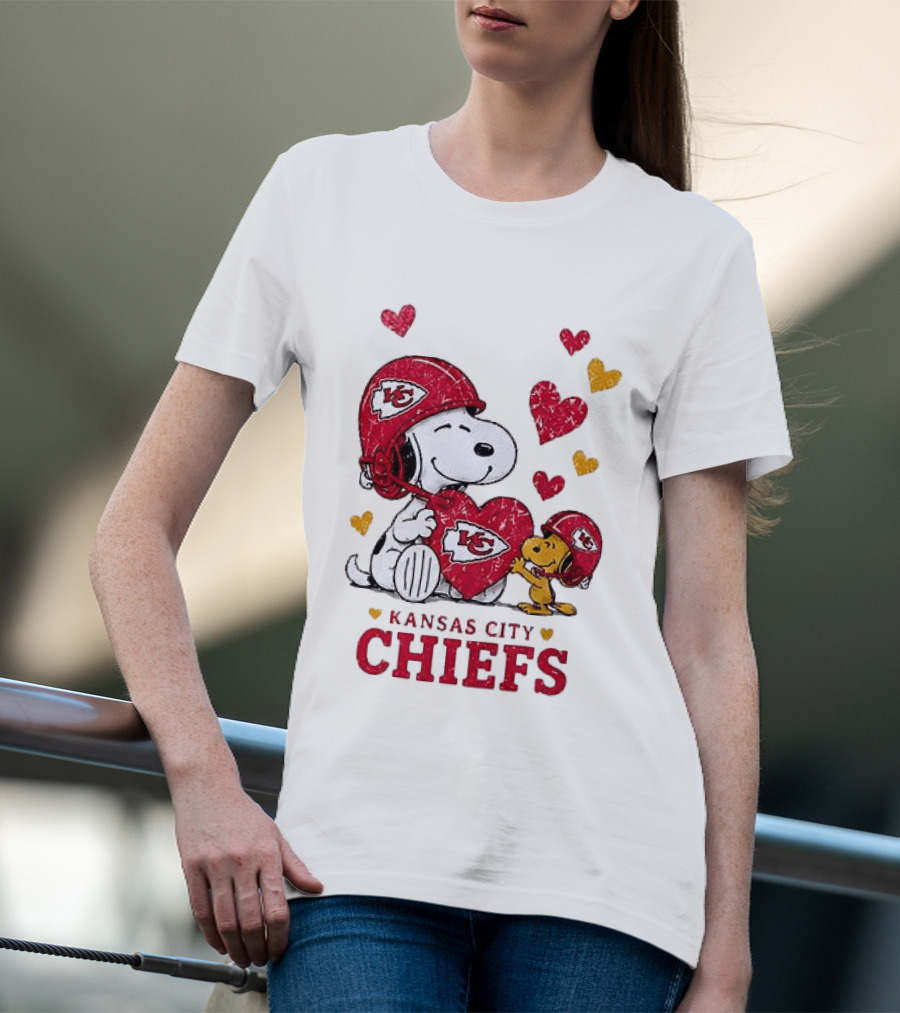 Kansas City Chiefs Peanuts Snoopy Hearts And Laughter T-Shirt