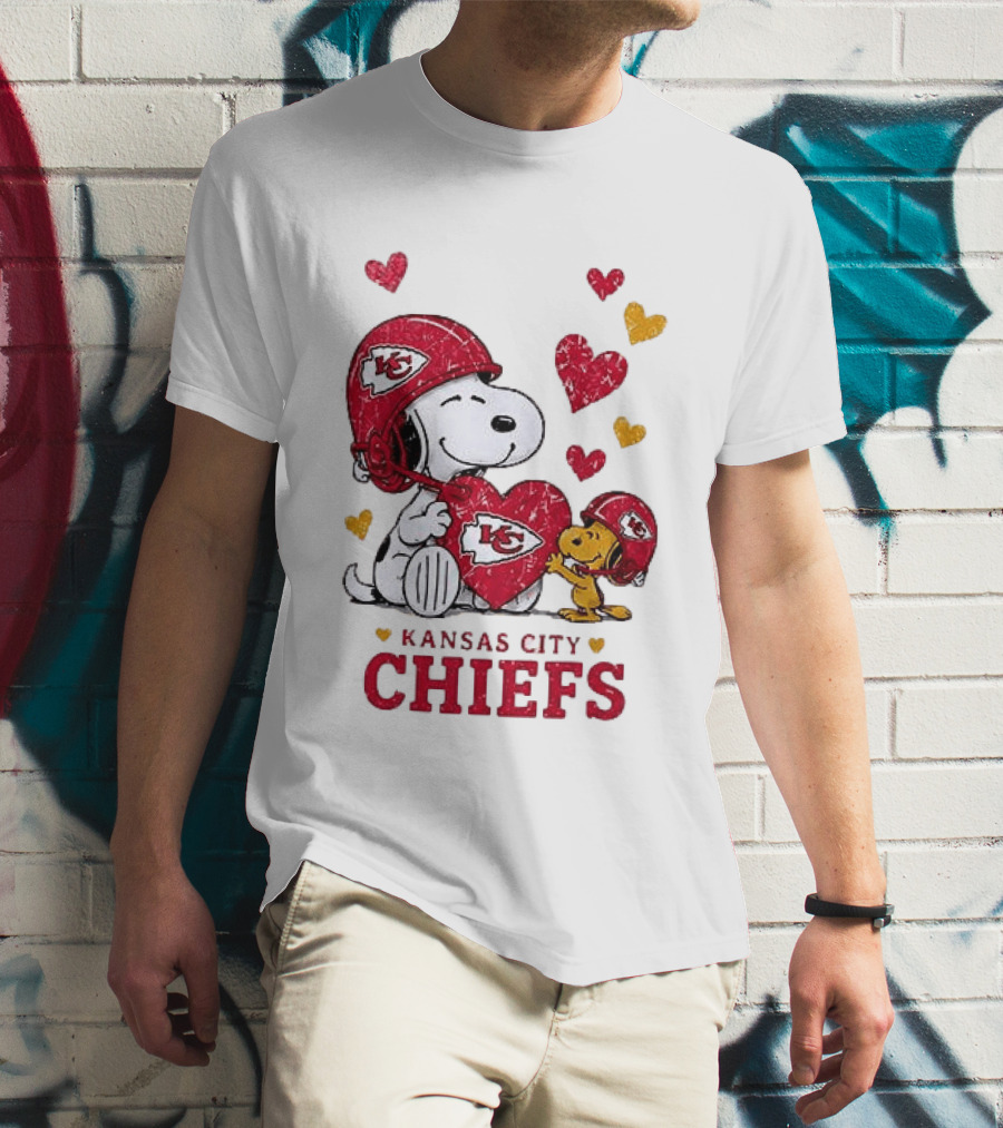 Kansas City Chiefs Peanuts Snoopy Hearts And Laughter T-Shirt