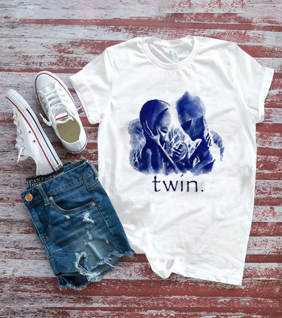 Twin Alien Extraterrestrial Sci Fi Embrace T-Shirt