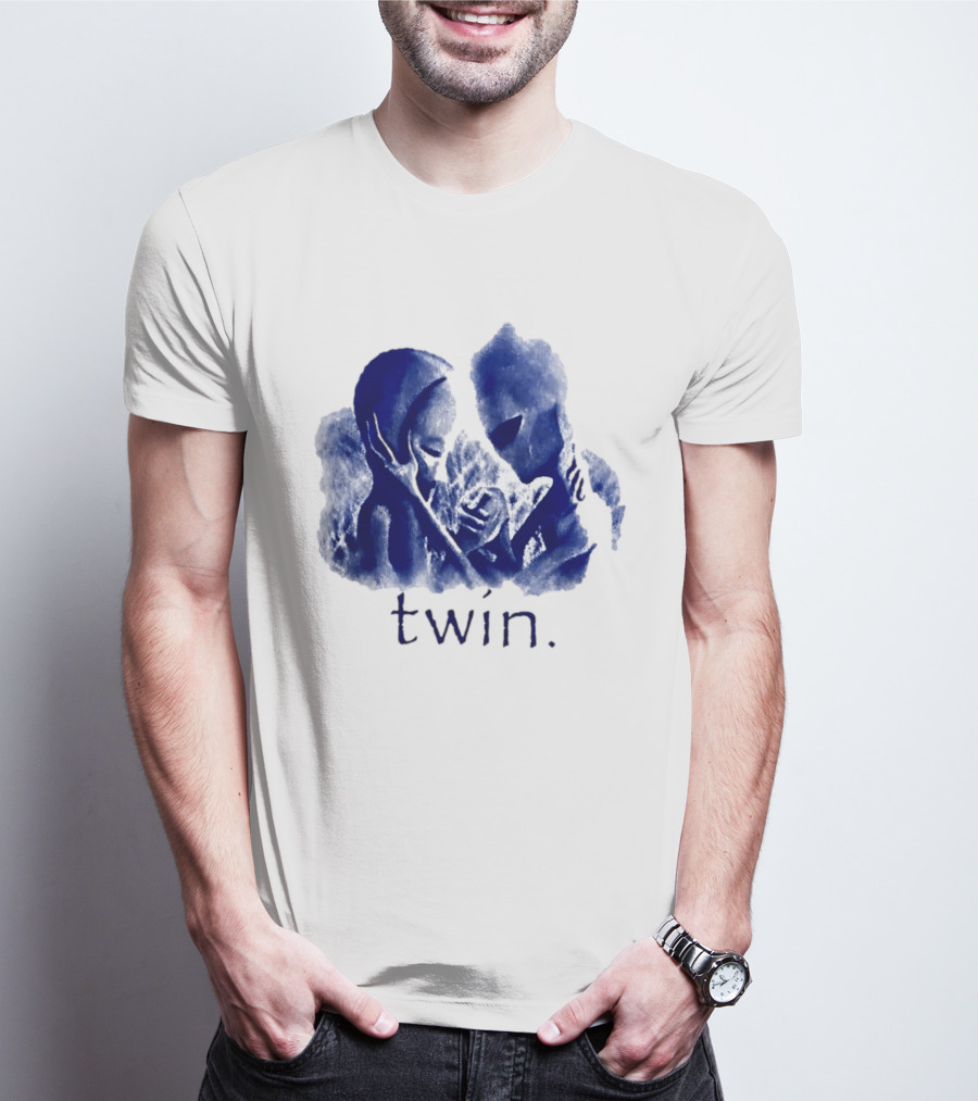 Twin Alien Extraterrestrial Sci Fi Embrace T-Shirt