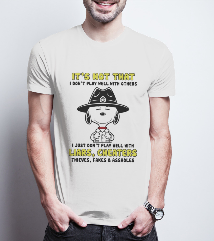 Snoopy It's Not That I Don't Play Well With Others Just Don't Play Well With Liars Cheaters Thieves Fakes & Assholes T-Shirt