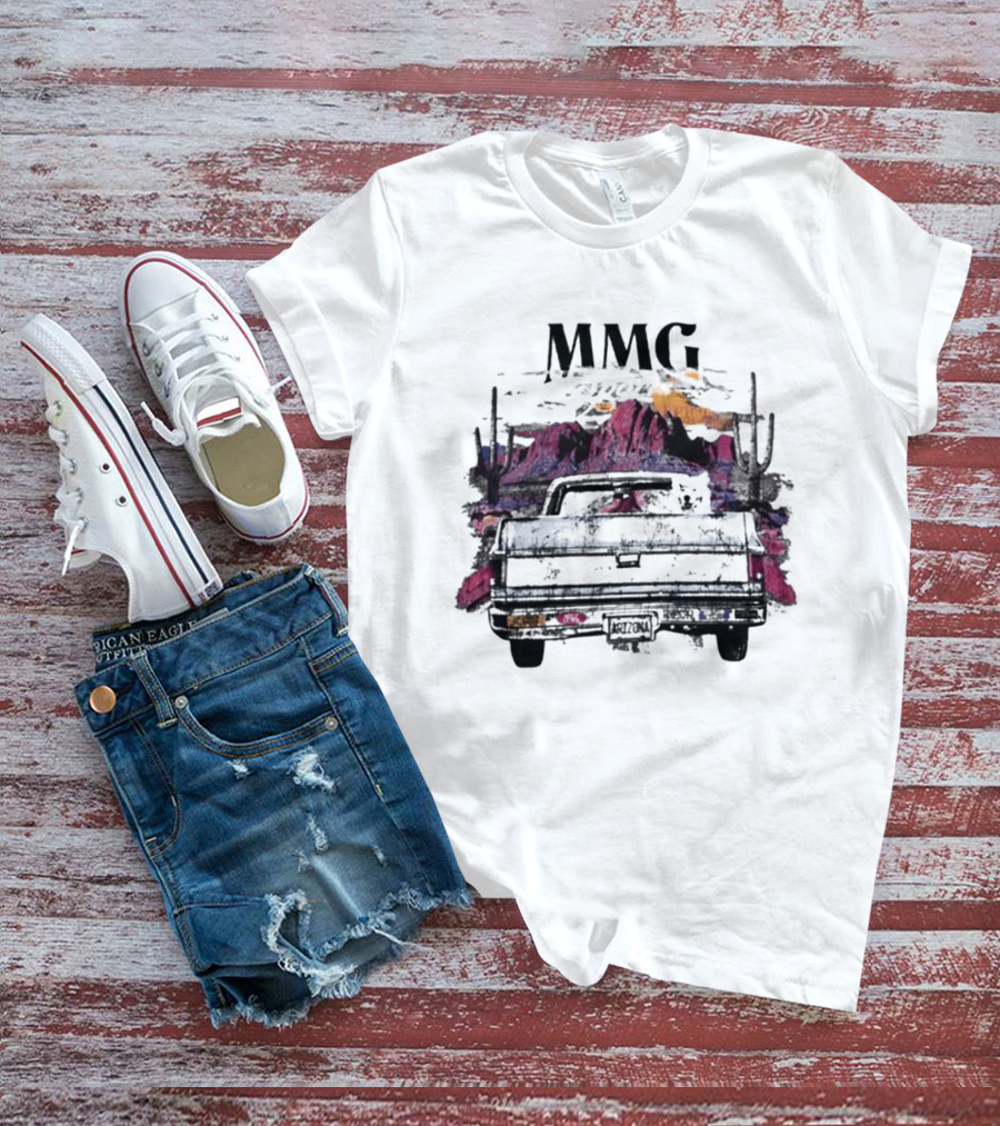 MMG Luna Vintage Car Desert Sunset Scene T-Shirt