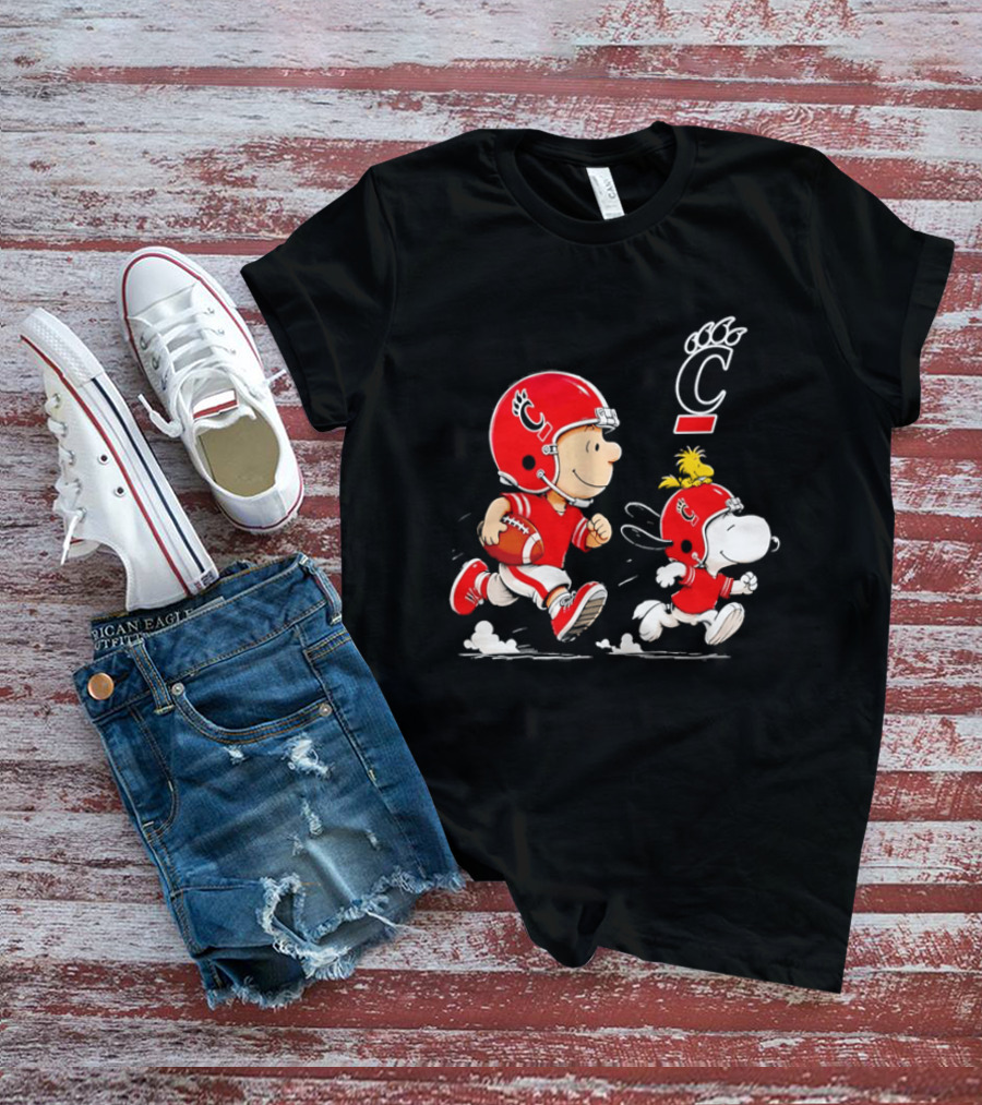 Charlie Brown Snoopy Cincinnati Bearcats Football Running T-Shirt