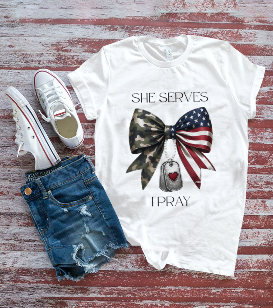 She Serves I Pray USA Flag Camo Bow Dog Tags T-Shirt