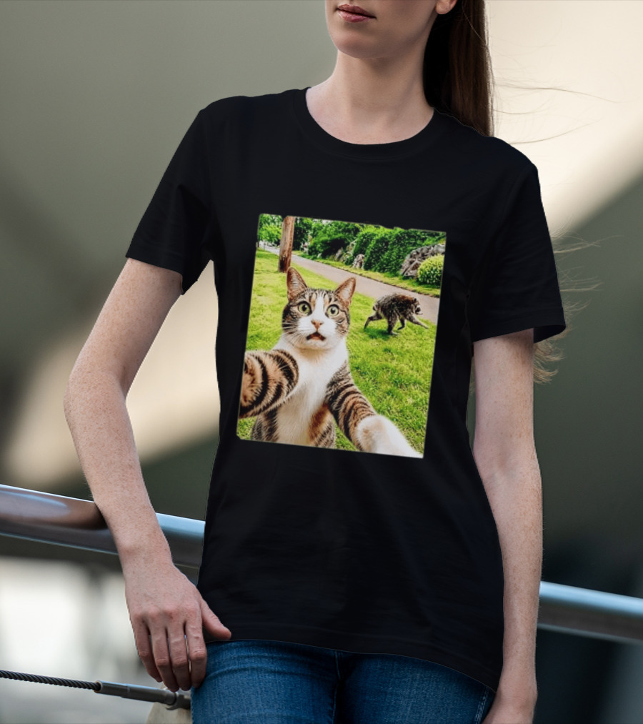 Shocked Face Tabby Cat Taking Selfie With Running Raccoon On Lawn Road T-Shirt