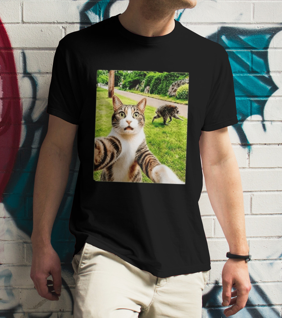 Shocked Face Tabby Cat Taking Selfie With Running Raccoon On Lawn Road T-Shirt