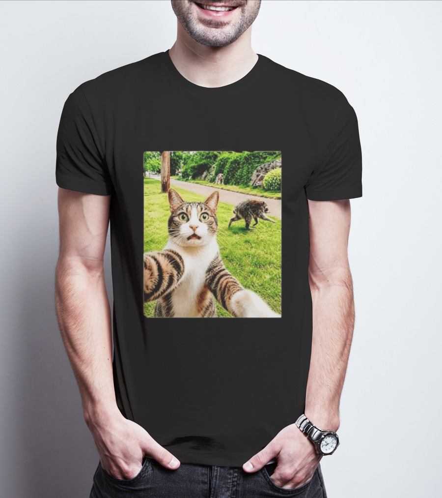 Shocked Face Tabby Cat Taking Selfie With Running Raccoon On Lawn Road T-Shirt