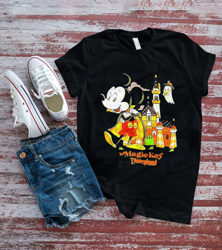 Mickey Mouse Magic Key Disneyland Resort Halloween Castle Ghost T-Shirt