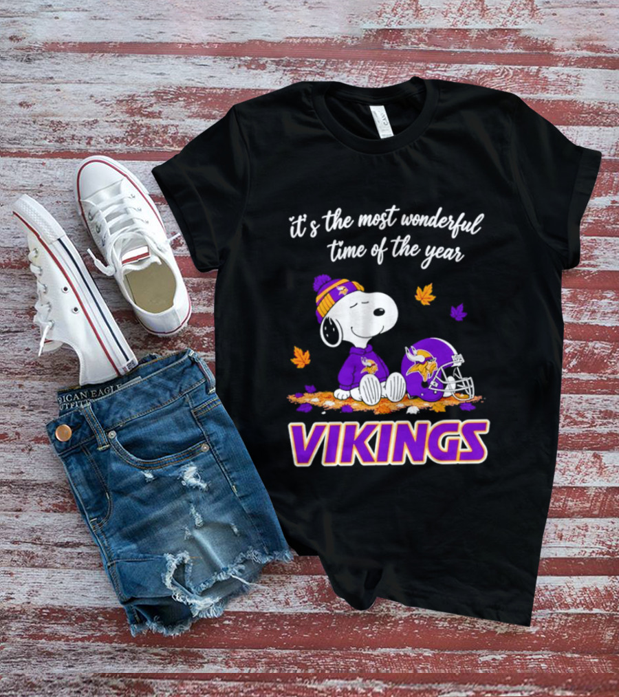 Minnesota Vikings It's The Most Wonderful Time Of The Year Snoopy Sitting Helmet Autumn Leaves T-Shirt