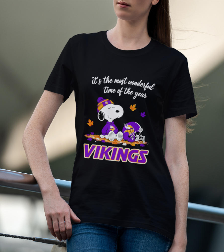 Minnesota Vikings It's The Most Wonderful Time Of The Year Snoopy Sitting Helmet Autumn Leaves T-Shirt