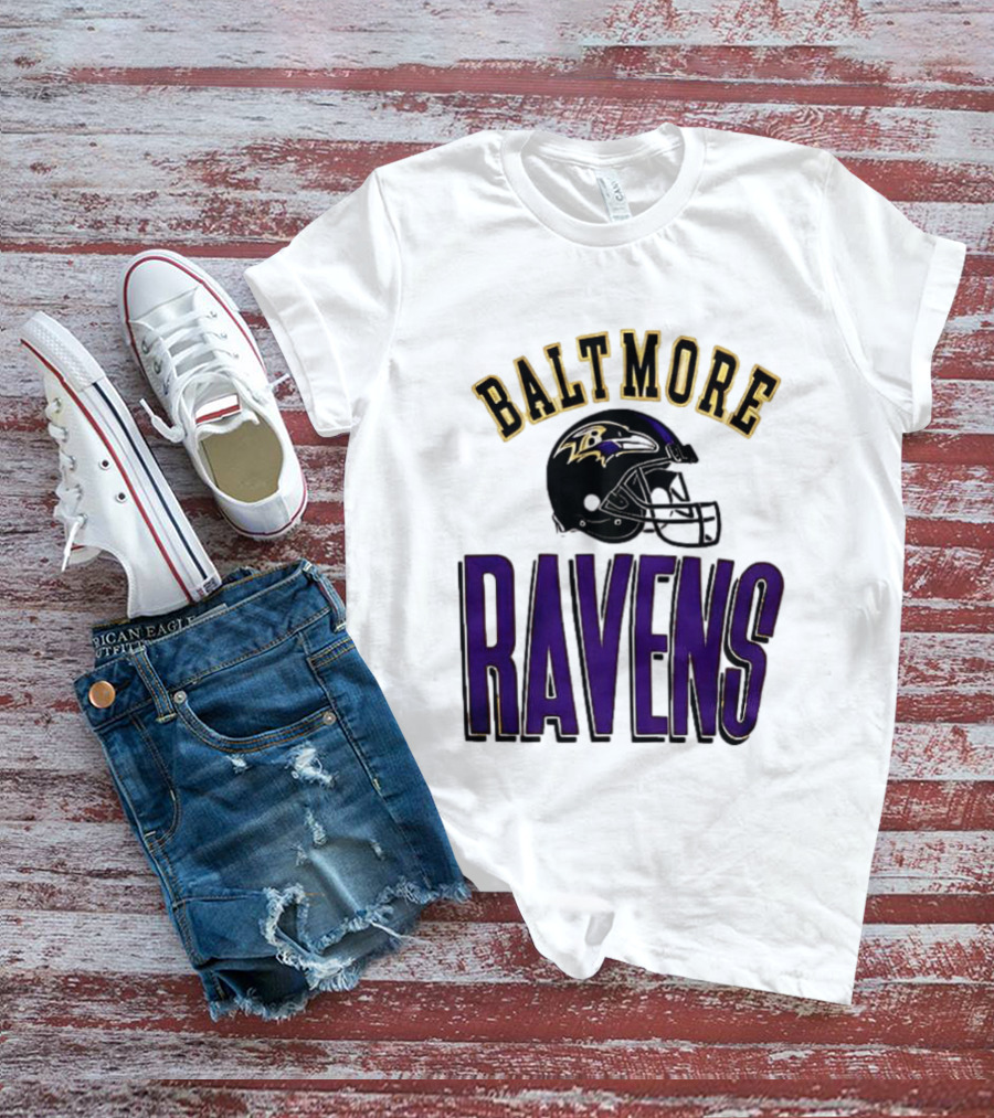 Baltimore Ravens Everyone Es Women's Sports Ravens Helmet T-Shirt