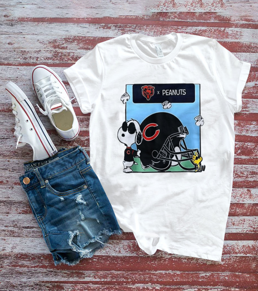 Chicago Bears X Peanuts Snoopy Woodstock Football Collaboration T-Shirt