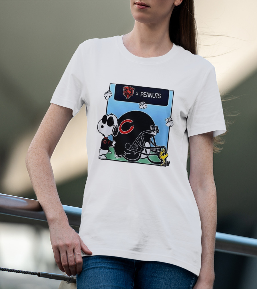 Chicago Bears X Peanuts Snoopy Woodstock Football Collaboration T-Shirt
