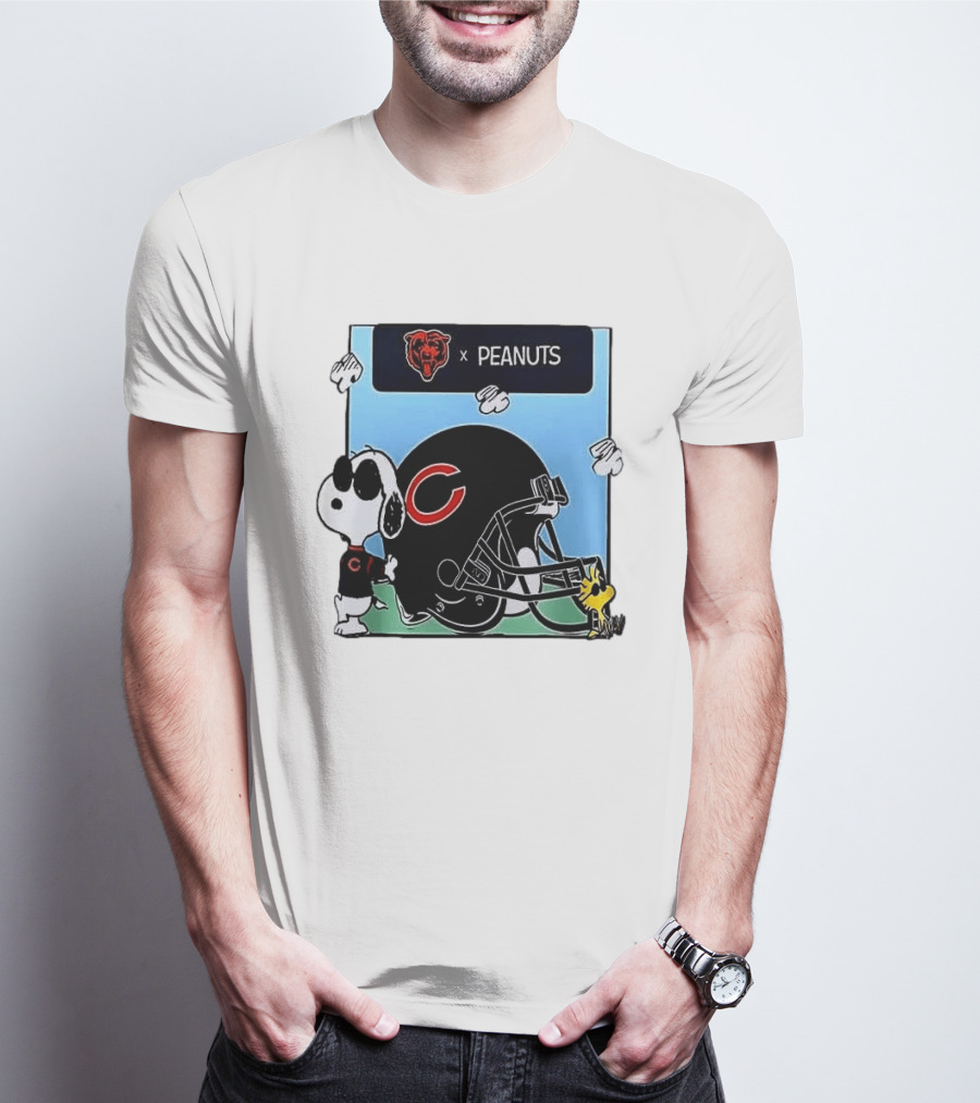 Chicago Bears X Peanuts Snoopy Woodstock Football Collaboration T-Shirt
