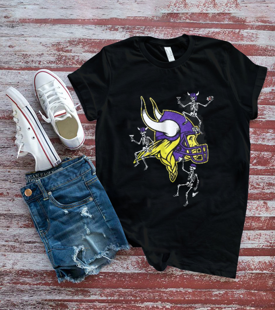 Minnesota Vikings Skeletons Cocktails Football Distressed Axe T-Shirt