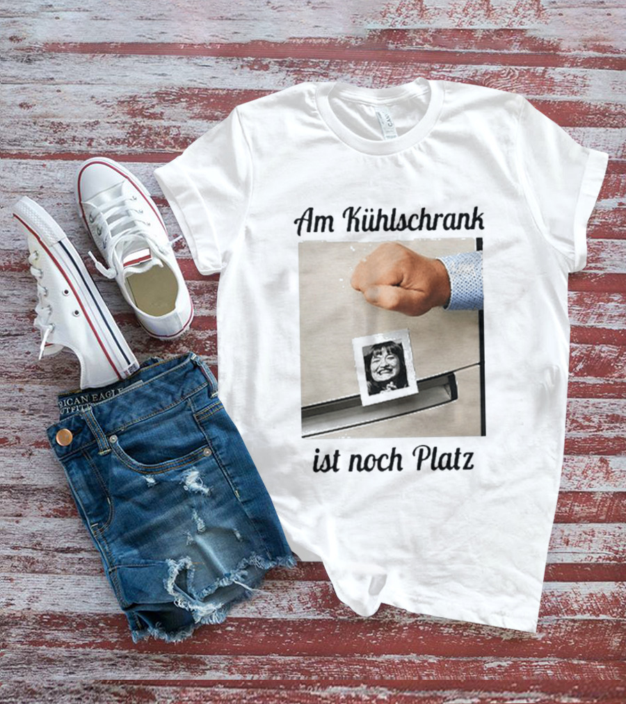 Am Kühlschrank Ist Noch Platz Foto Moustache Hand T-Shirt