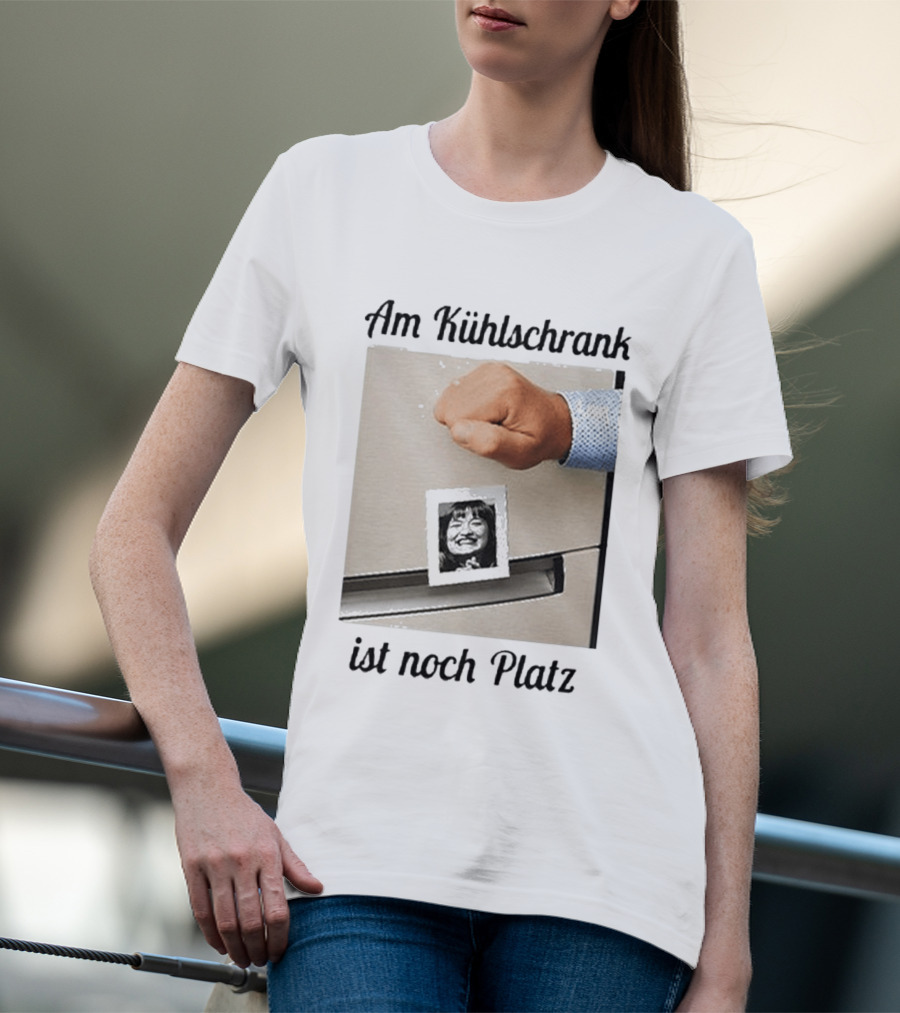 Am Kühlschrank Ist Noch Platz Foto Moustache Hand T-Shirt