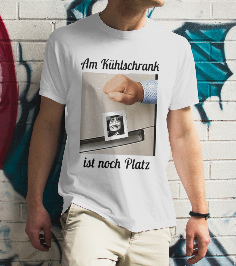 Am Kühlschrank Ist Noch Platz Foto Moustache Hand T-Shirt