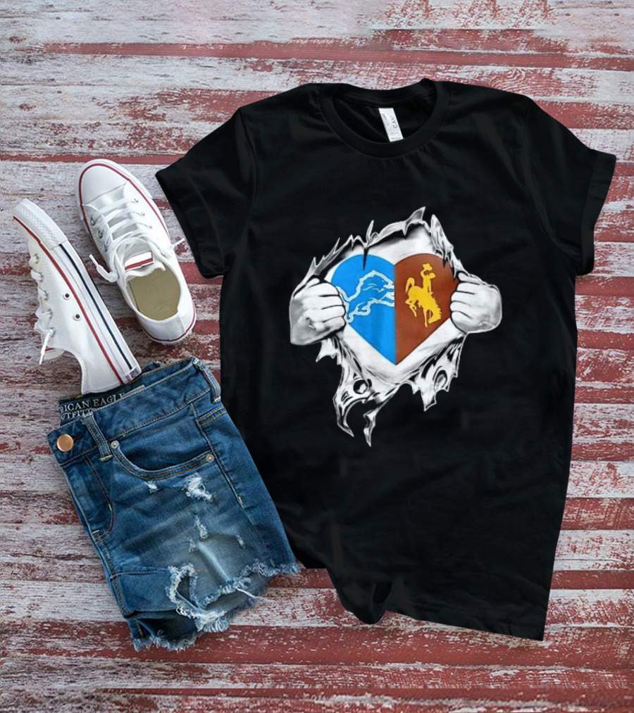 Detroit Lions Wyoming Cowboys Heart Ripped Skin T-Shirt