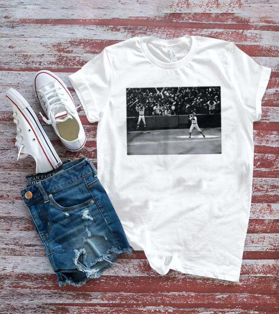 Carlton Fisk No 27 Boston Red Sox Baseball Iconic Home Run Moment T-Shirt