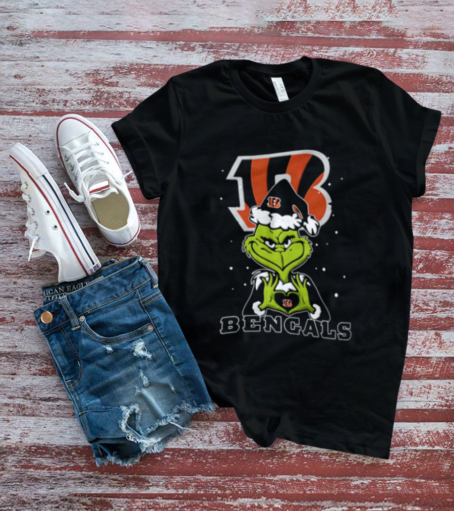 Cincinnati Bengals Grinch Making Heart Hands Christmas T-Shirt