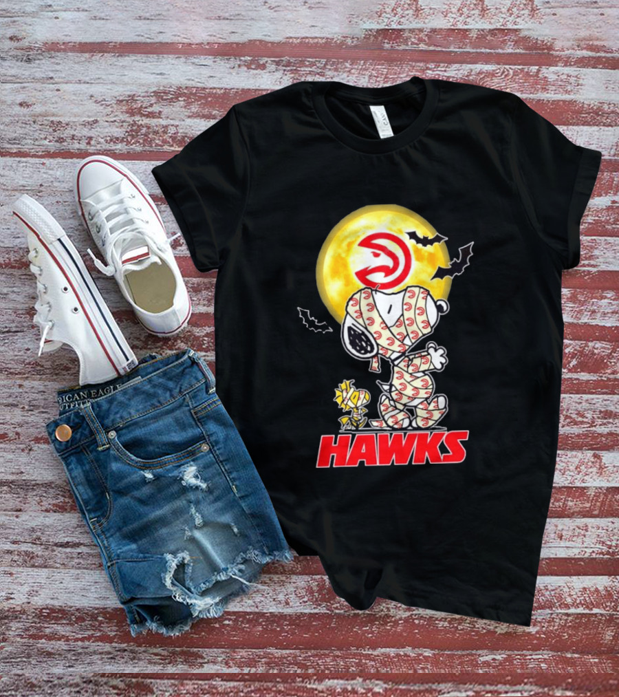Atlanta Hawks Snoopy Woodstock Mummy Halloween Moon Bats T-Shirt