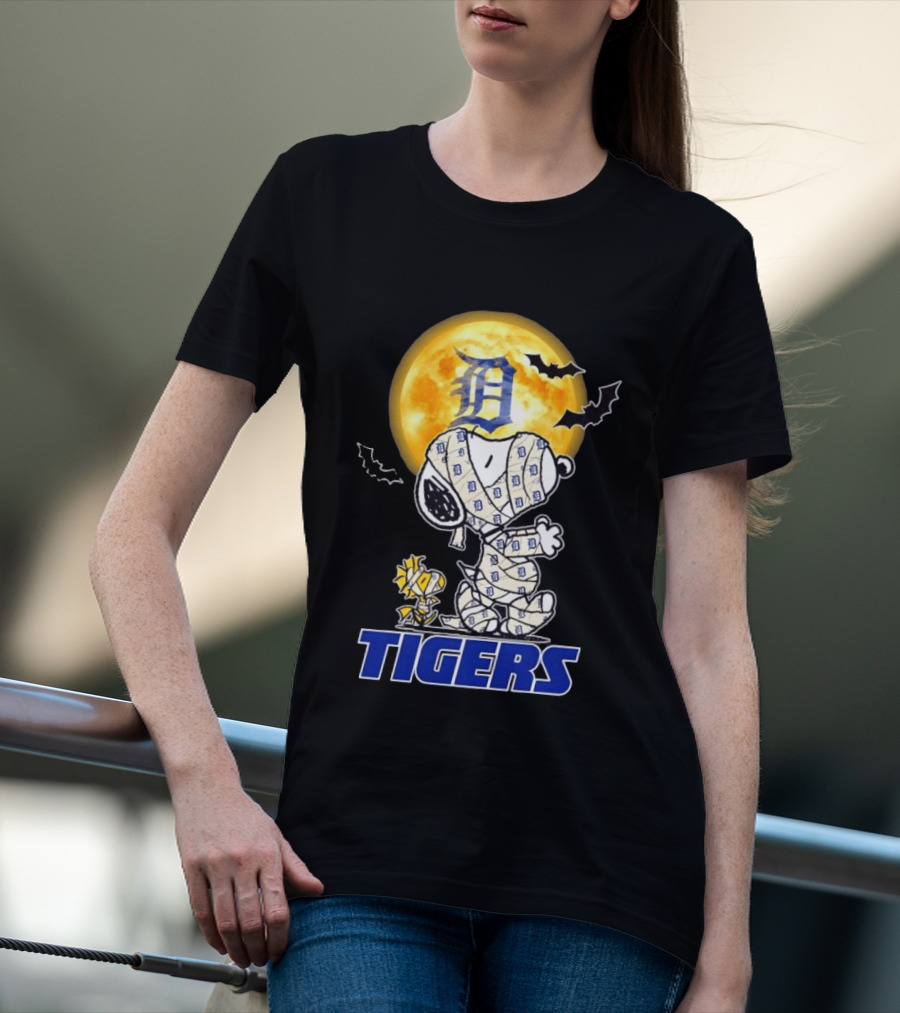 Detroit Tigers Snoopy Woodstock Mummy Halloween Moon Bats T-Shirt