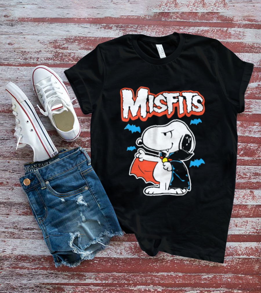Misfits Snoopy Vampire Halloween Blue Bats Cloak T-Shirt