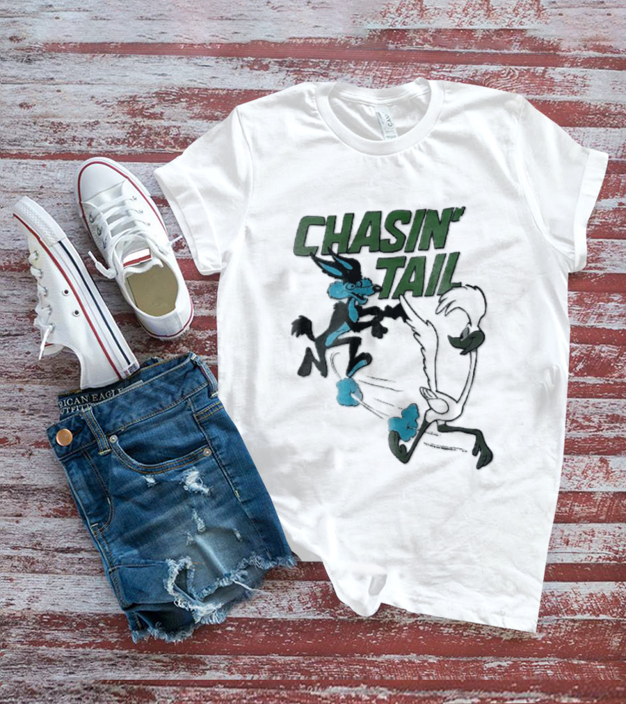 Chasin' Tail Looney Tunes Cartoon Bugs Bunny And Bull T-Shirt