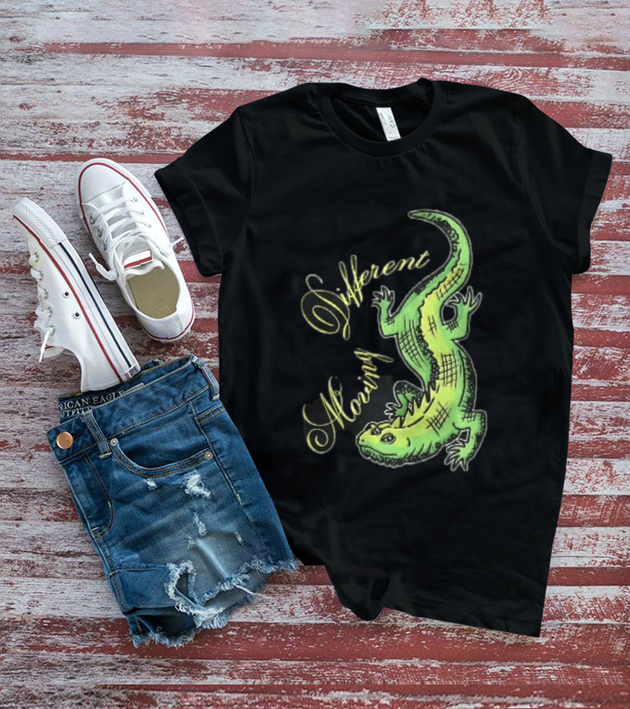 Different Moving Green Lizard Iguana Line Sketch T-Shirt