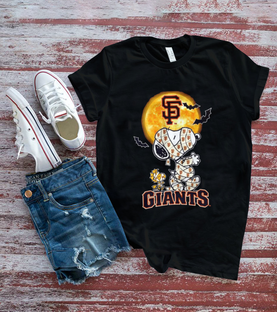 San Francisco Giants Snoopy Woodstock Mummy Halloween Moon T-Shirt