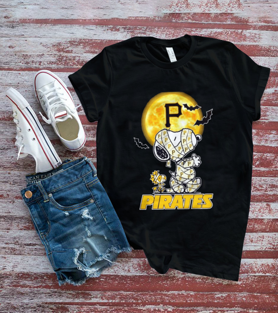 Pittsburgh Pirates Snoopy Woodstock Mummy Halloween Moon Bats T-Shirt