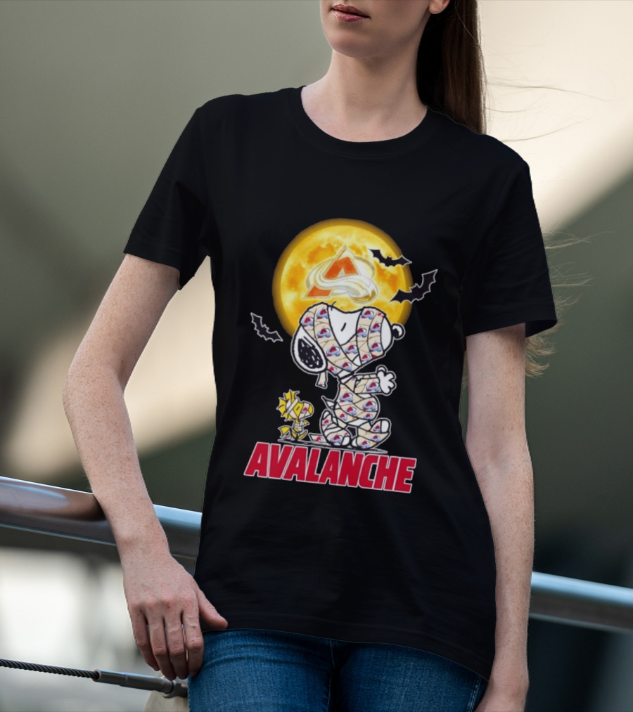 Colorado Avalanche Snoopy Woodstock Halloween Mummy Full Moon Bats T-Shirt