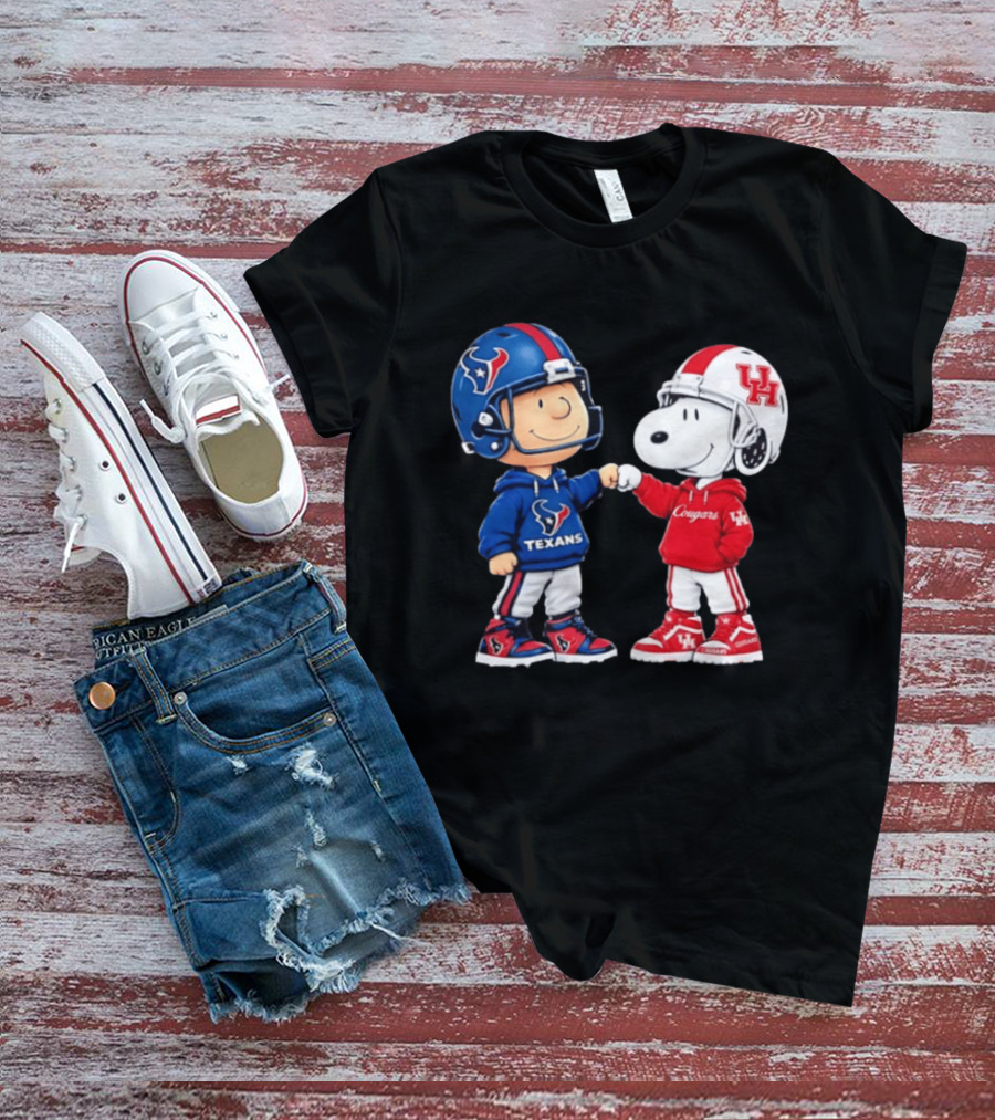 Peanuts Snoopy And Charlie Brown Houston Texans Vs Houston Cougars Fan Gear T-Shirt