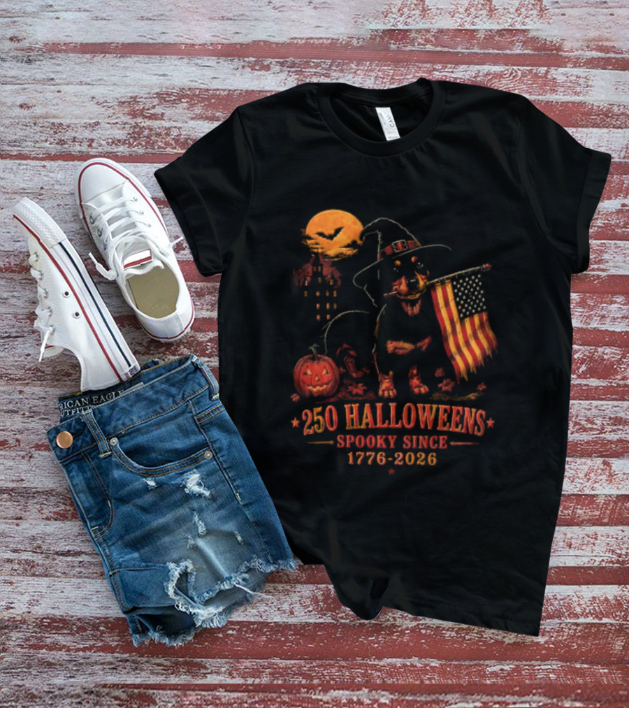 250 Halloweens Spooky Since 1776 2026 Dachshund Dog Lover T-Shirt