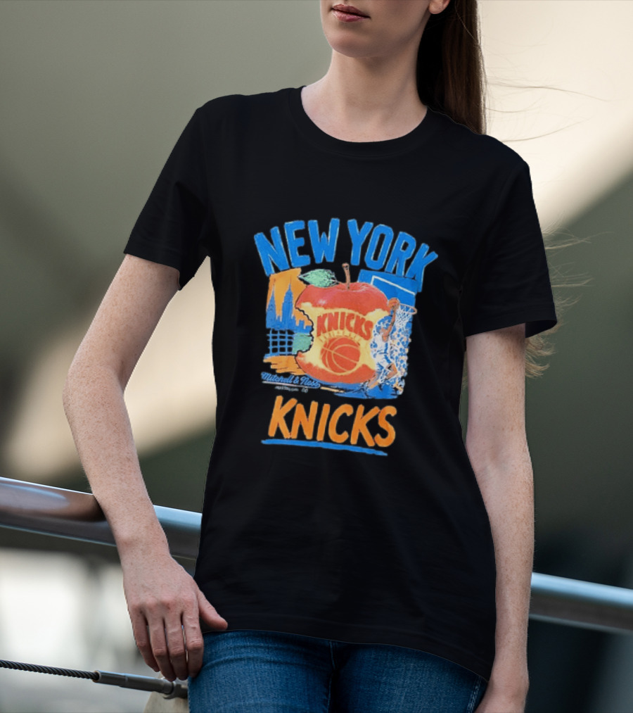 Mitchell & Ness New York Knicks Basketball Big Apple City Skyline T-Shirt