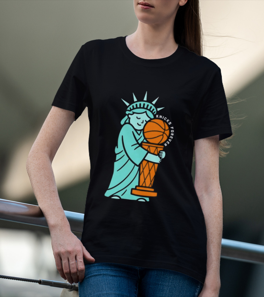 Statue Of Liberty Hug Larry O'Brien Trophy Knicks Forever T-Shirt