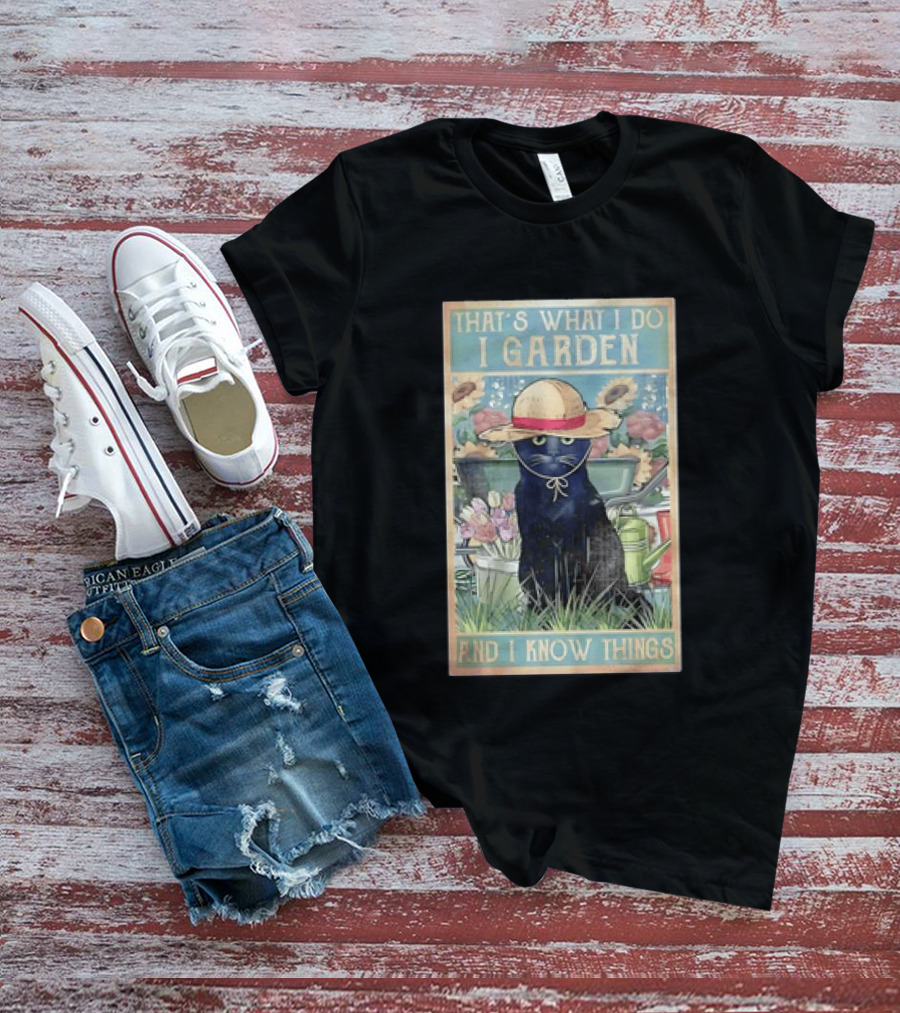 That's What I Do I Garden Cat With Straw Hat And I Know Things T-Shirt