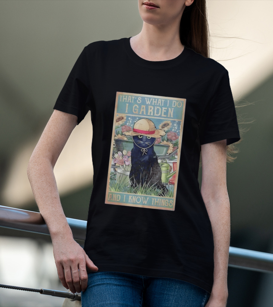 That's What I Do I Garden Cat With Straw Hat And I Know Things T-Shirt