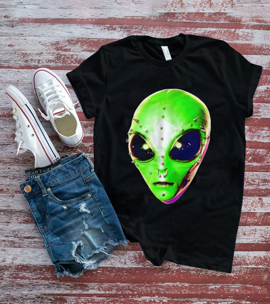 Believe Alien Pierced Face Extraterrestrial Iconic Green Martian Head T-Shirt
