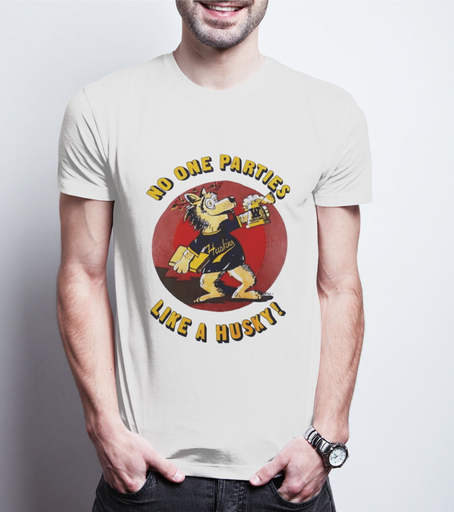 LB81 Wolf Drinking Beer And Carrying Book No One Parties Like A Husky Huskies T-Shirt