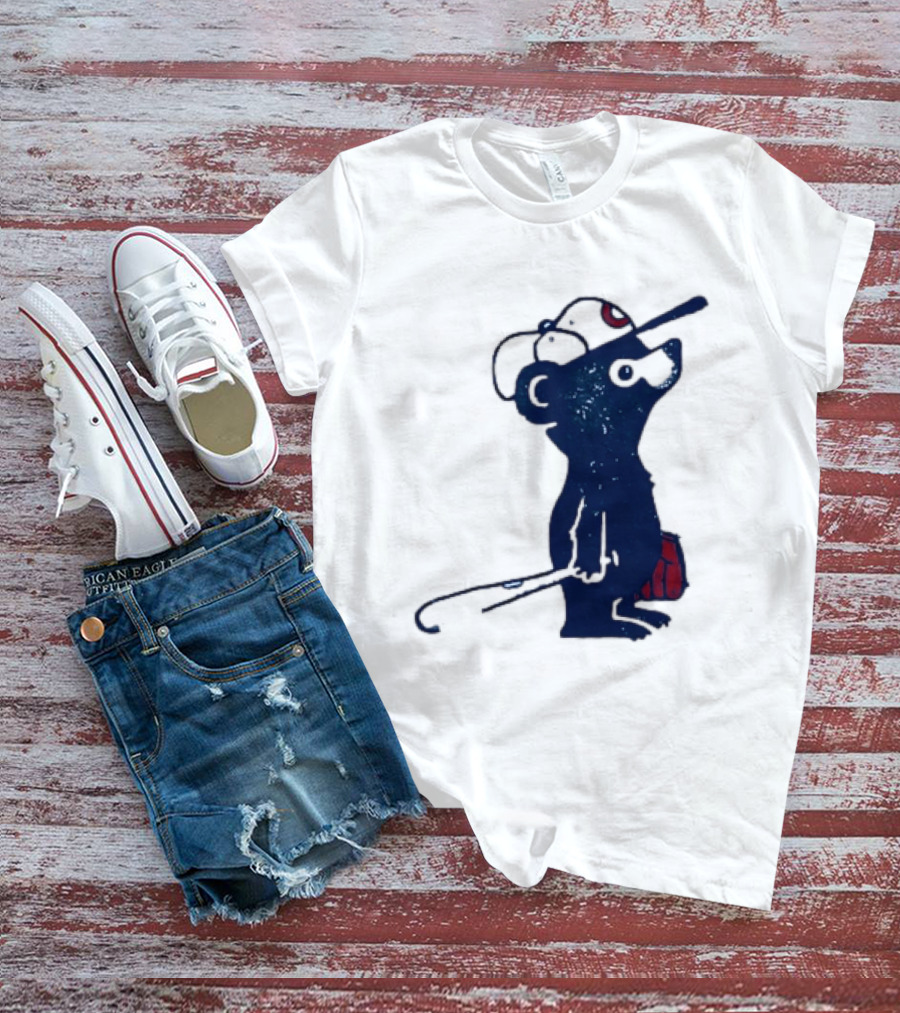 Chicago Cubs Baseball Bear Hitting With Bat And Glove T-Shirt