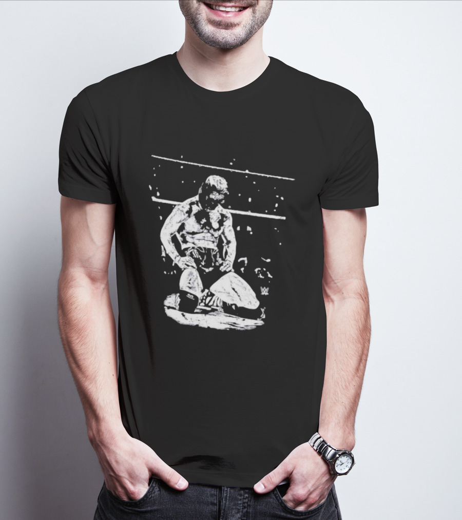 Rey Mysterio WWE Kneeling Pose Iconic Wrestler Image T-Shirt