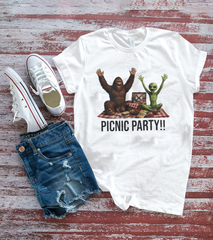 Bigfoot And Alien Picnic Party With Chips And Sandwiches T-Shirt