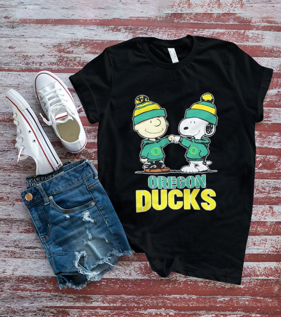 Charlie Brown Snoopy Fist Bump Oregon Ducks Fan Gear T-Shirt