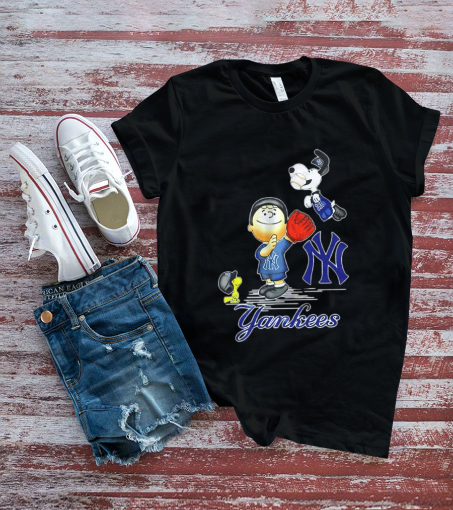Snoopy Woodstock New York Yankees Peanuts Characters Baseball Fan T-Shirt